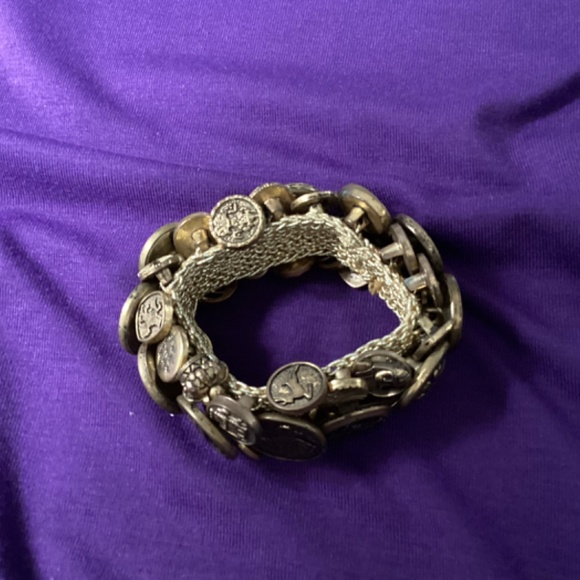 Awesome Button Bracelet - Picture 3 of 4